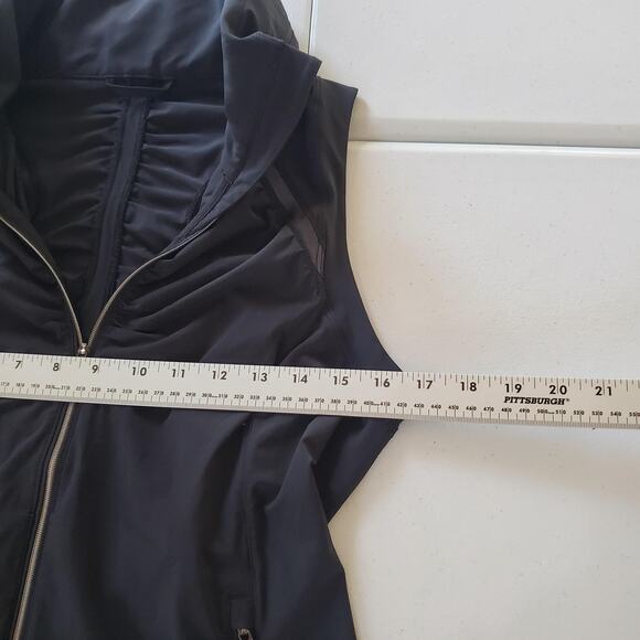 Lululemon Vest Womens Size 6 Black Zip Front Funnel Collar Ruched Back Pockets - Picture 4 of 7
